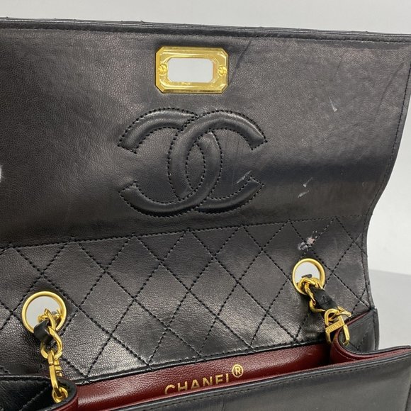 CHANEL Black Lambskin Leather Shoulder Bag - Picture 11 of 13
